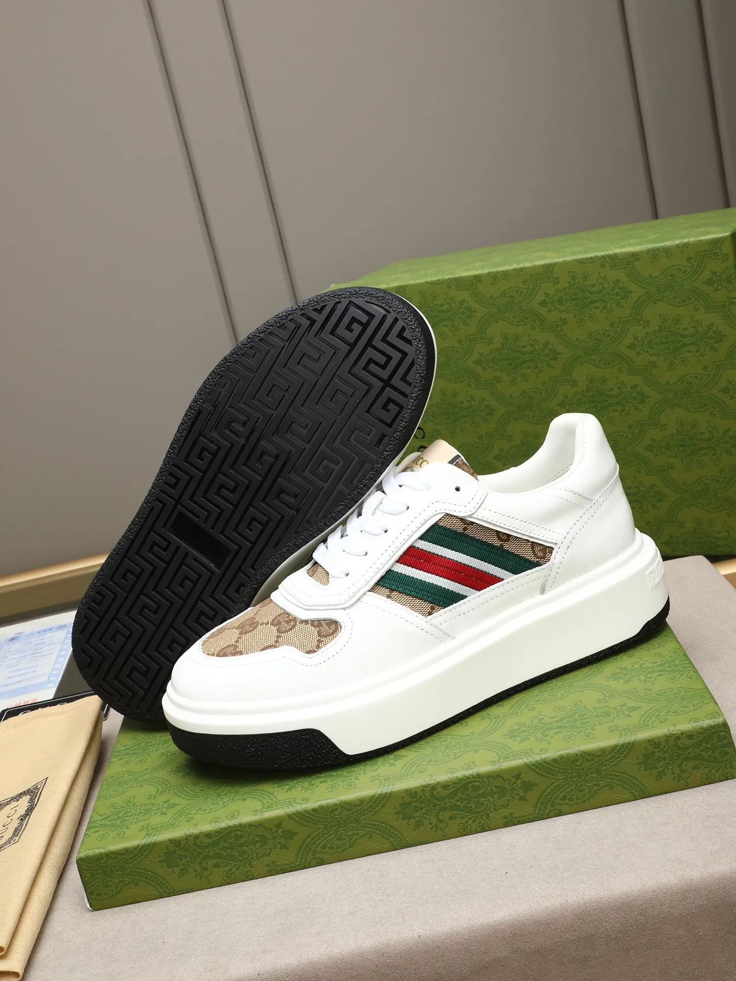 Men's shoes 💰480 New men's shoes GUCCI Fashion trend Made of first-layer calfskin ➕ washed sheep lining! The foot feels super comfortable and the workmanship is impeccable. Foam ultra-light outsole, size: 38-44 (45 customized) 3 colors to choose from!